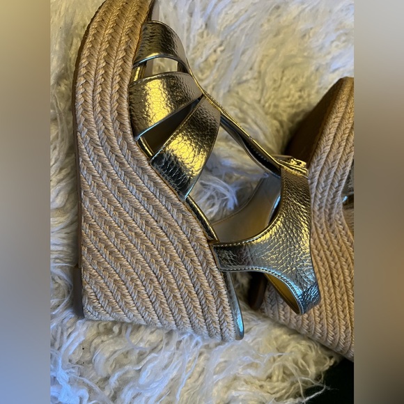 Michael Kors Metallic Gold wedge - Picture 5 of 6